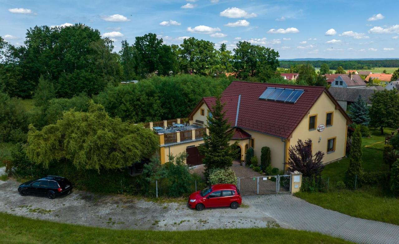 Penzion U Sýkorů Třeboň Esterno foto